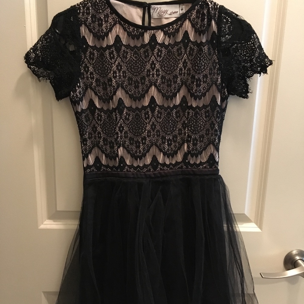 Beautiful lace dress for prom/dates/formal